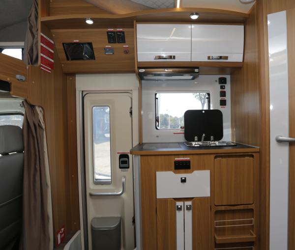 仿袋鼠的中國紅設計?雙拓展 黑科技 更安全,隆翠凱歌C630雙拓房車 仿袋鼠的中國紅設計?雙拓展 黑科技 更安全,隆翠凱歌C630雙拓房車