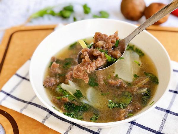 冬天寒冷又幹燥，多給家人喝5道湯，營養滋潤，應季而食溫暖過冬