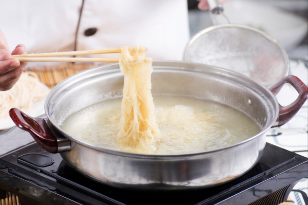 炒麵,切忌煮好直接炒,記住多做2步,炒麵爽滑勁道,不碎不粘連 炒麵,切忌煮好直接炒,記住多做2步,炒麵爽滑勁道,不碎不粘連