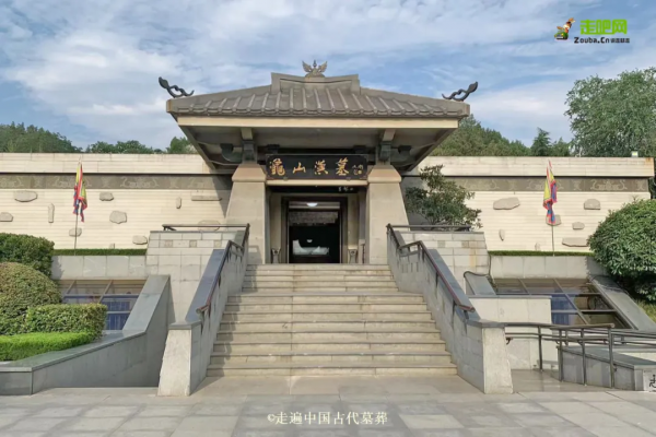 25歲小夥痴迷古代墓葬，1年探訪80多座，立志走遍中國古墓