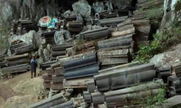 一位貴州守棺人:白天工地搬磚、晚上住山洞守棺,每月工資300元 一位貴州守棺人:白天工地搬磚、晚上住山洞守棺,每月工資300元