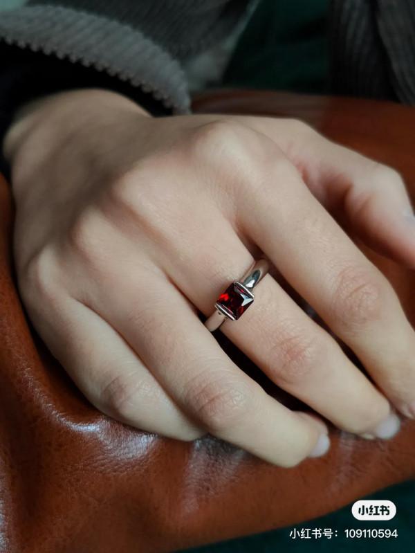 誰不愛它！絕美的石榴石戒指