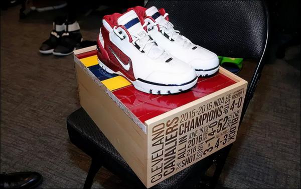 LeBron 2回來了！元年前後ZOOM，小皇帝的“重甲”，你瞭解麼？