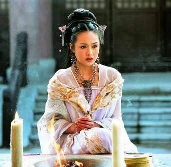 著名演員饒敏莉:當紅時嫁給窮小子富大龍,結婚10年,終修成正果 著名演員饒敏莉:當紅時嫁給窮小子富大龍,結婚10年,終修成正果