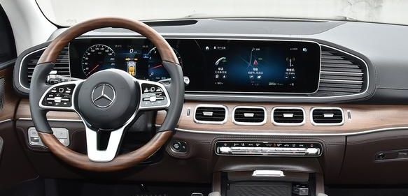 賓士GLS配置解讀，全尺寸豪華大七座SUV，實力表現如何