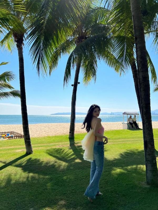 鞠婧禕方圓傳授你夏日穿小秘訣-純欲天滑板