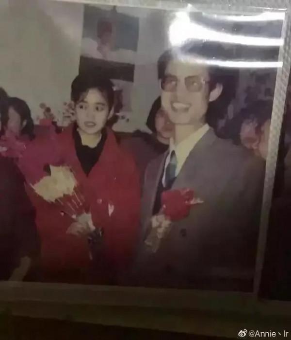 &OpenCurlyDoubleQuote;媽，你當初是怎麼看上我爸的？&rdquo;網友曬父母結婚照，讓人笑劈了