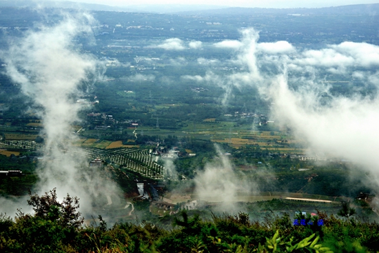 伏羲山雲濤奔湧如仙境