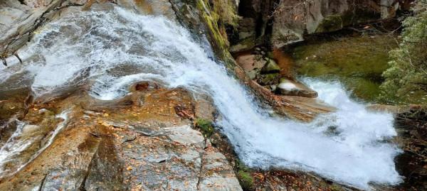 光霧山景區十八月潭瀑布群