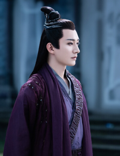 紫衣別瞎穿,這6位的紫衣高貴典雅,冷酷有氣度,個個翩翩佳公子 紫衣別瞎穿,這6位的紫衣高貴典雅,冷酷有氣度,個個翩翩佳公子