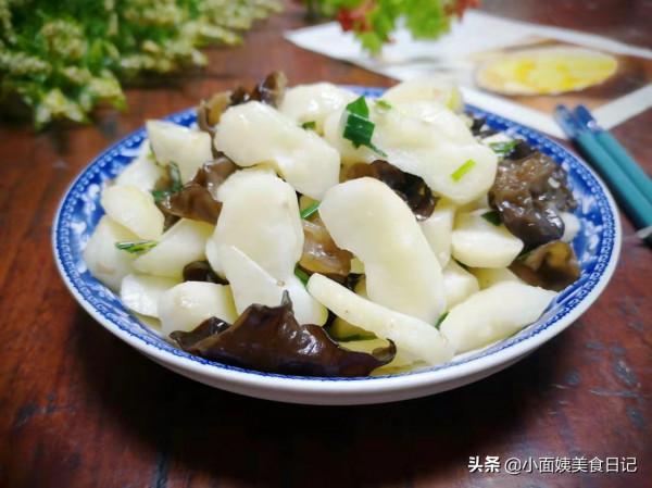 秋天吃荸薺正當時，和木耳是絕配，一黑一白，脆嫩爽口，清淡營養