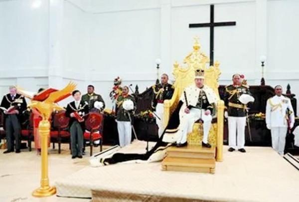 湯加島國人均欠我國8000元，分期10多年不肯還，還動歪主意想賴賬