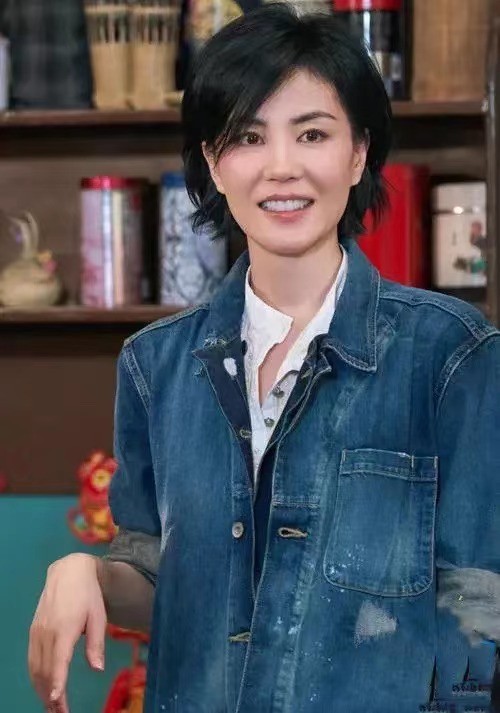 王菲謝霆鋒重磅官宣大同臺!王菲穿白襯衣拍海報,和謝霆鋒配一臉 王菲謝霆鋒重磅官宣大同臺!王菲穿白襯衣拍海報,和謝霆鋒配一臉