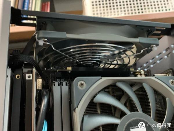 雙11打造自己的桌面，小鋼炮8.8L A3 CNC機箱塞下6600xt+3600+4盤