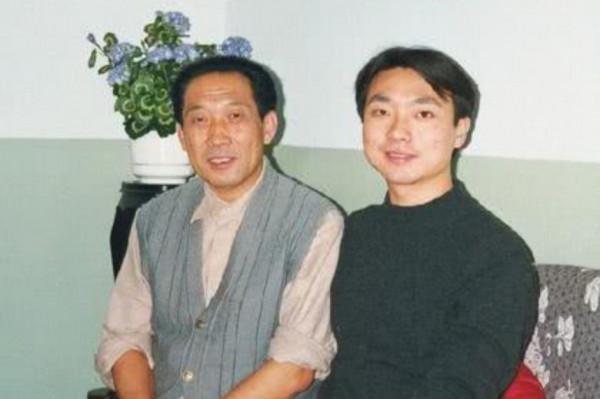 康輝：29歲娶小師妹劉雅潔，結婚21年沒有孩子，風光背後有眼淚