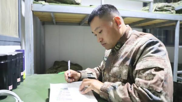 這位排爆一線的逆行者，來自第71集團軍“鐵骨硬旅”