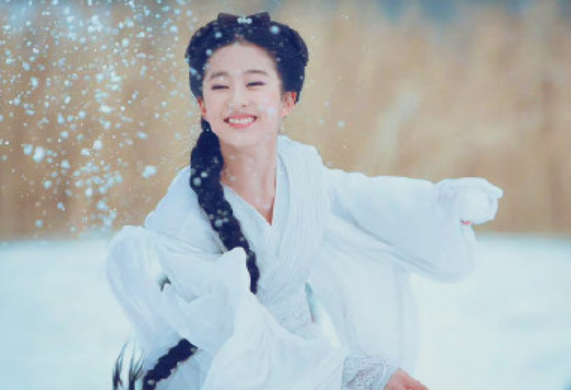 15位女星雪景美圖：楊冪嬌俏、劉詩詩經典，寫真照竟是沈月贏了？