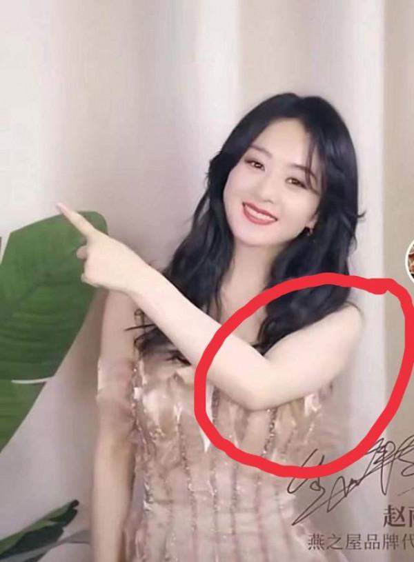 趙麗穎真的是悶聲幹大事！新代言顏值大飆升，穿粉裙氣質罕見開掛