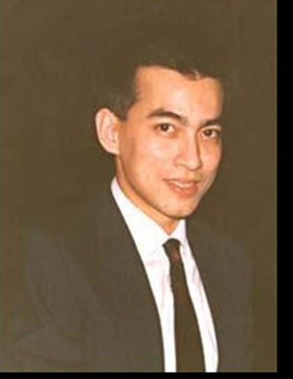 西哈莫尼國王從小就相貌漂亮，他是最英俊的國王，沒有之一