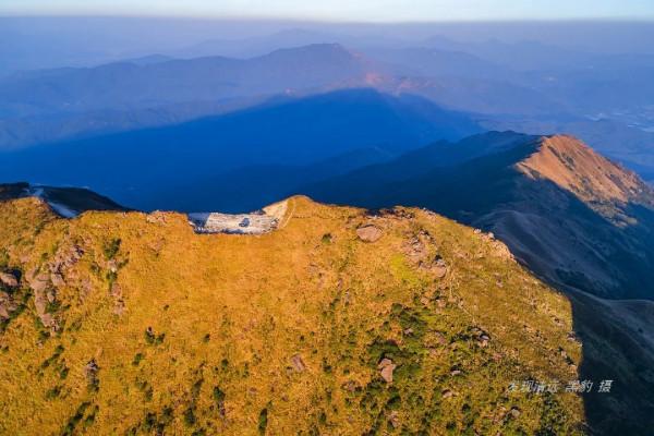 駕車登頂廣東大南山,滿山芒花深處是一個人的孤寂 駕車登頂廣東大南山,滿山芒花深處是一個人的孤寂