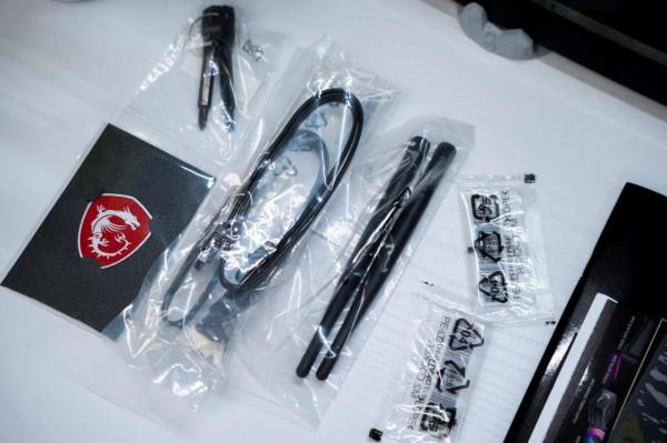 微星主機板媒體包裡都有什麼？揭秘B660主機板+酷睿12400+DDR5記憶體