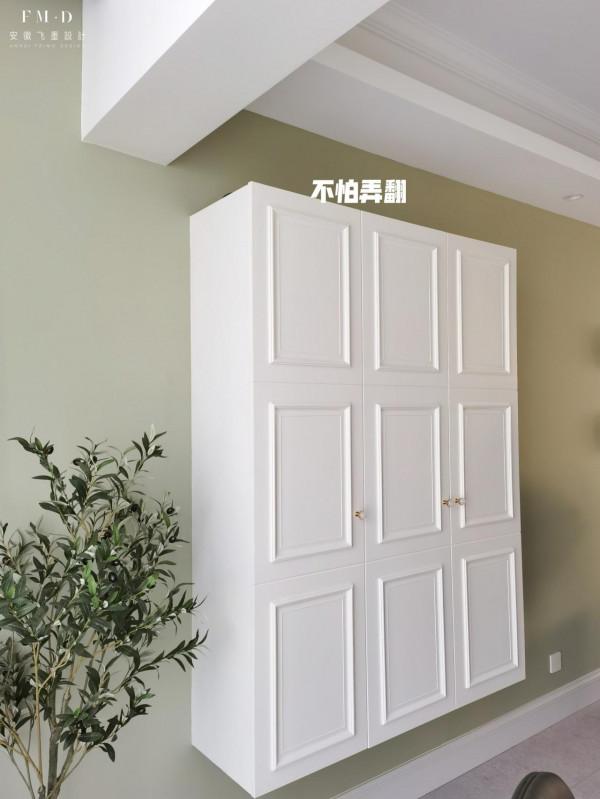 若是再裝餐邊櫃，一定要上不到頂，下不著地，“不接地氣”更好用