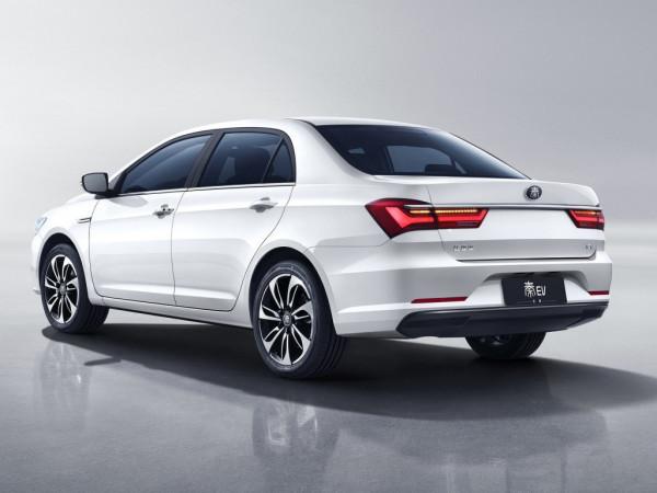 試駕比亞迪秦EV:高性價比緊湊型電動車靠譜之選 試駕比亞迪秦EV:高性價比緊湊型電動車靠譜之選