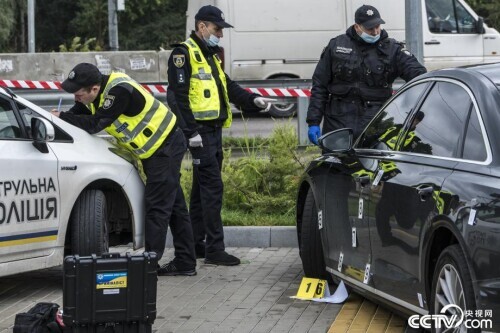 10多顆子彈擊中車身 烏克蘭總統顧問遭暗殺未遂