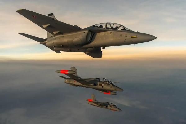 卡達將在其不斷擴大的空軍中增加第二架先進的噴氣式教練機