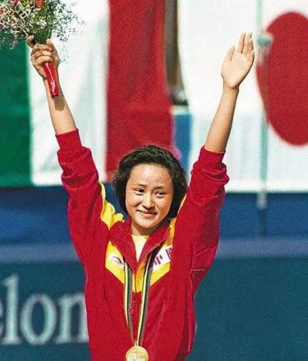 跳水女皇高敏：18歲奪奧運金牌，22歲卻巔峰退役，二婚老公是教授