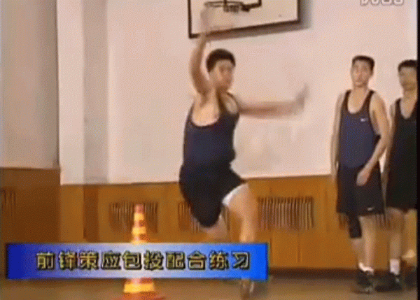 「教學」進攻基礎配合(五)—策應配合 「教學」進攻基礎配合(五)—策應配合