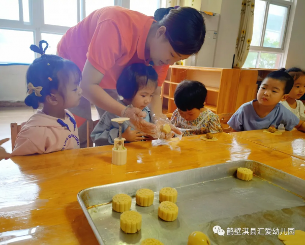 鶴壁淇縣匯愛幼稚園丨情滿中秋,濃情相伴 鶴壁淇縣匯愛幼稚園丨情滿中秋,濃情相伴