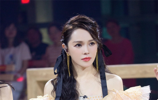 41歲董潔尊重真實年齡和身份,不再裝嫩,演35歲尹昉的媽媽很自然 41歲董潔尊重真實年齡和身份,不再裝嫩,演35歲尹昉的媽媽很自然