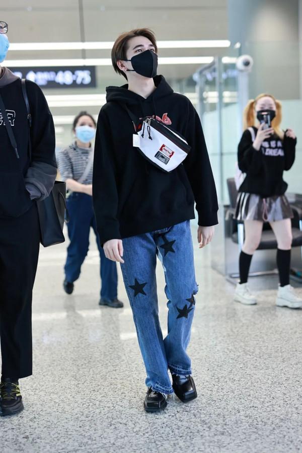 男星街拍|王嘉爾機場“遛彎兒”,甄子丹與基努在巴黎合拍新電影 男星街拍|王嘉爾機場“遛彎兒”,甄子丹與基努在巴黎合拍新電影