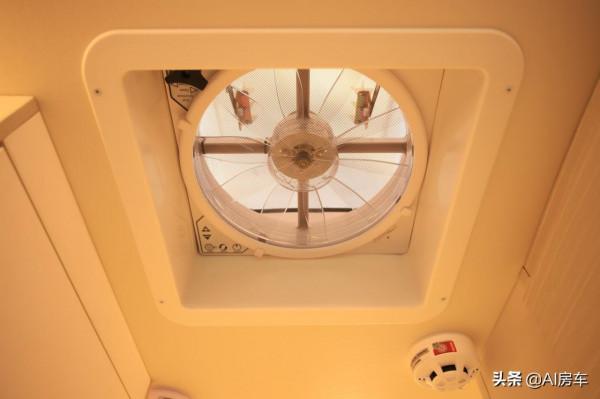 奇瑞全新聖粹白房車上市，超酷黑白設計，配2.0T動力，C2照駕駛