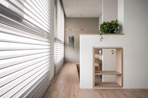 62㎡原木風兩室變三室，還有超多收納空間，三口人住得敞亮又自由