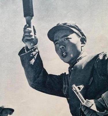 2018年，9旬老兵到民政局登記，拿出1張紙後，軍區派人來甄別身份