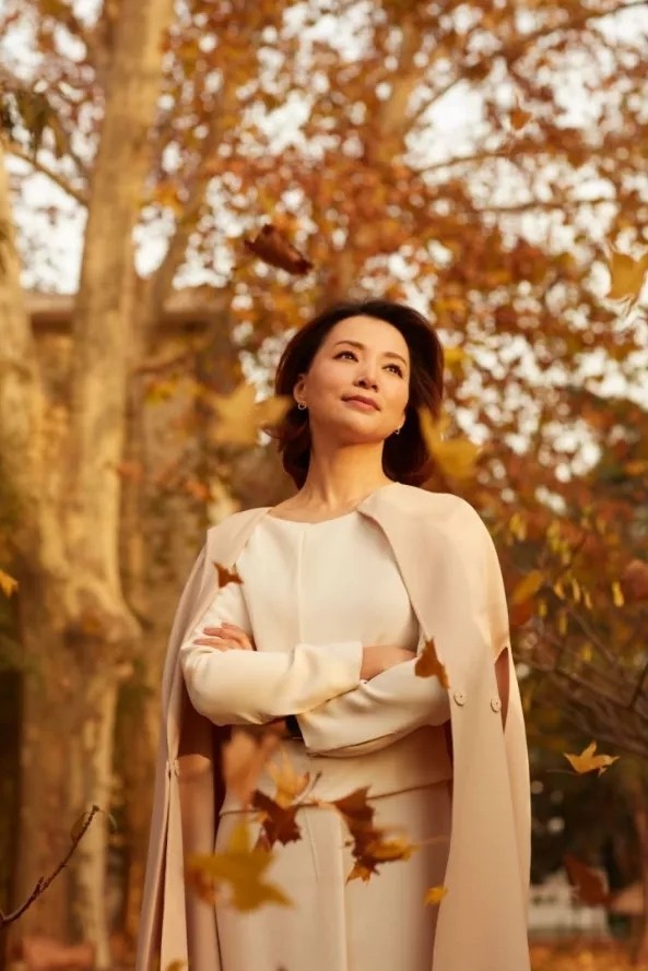 想學高階優雅的穿衣品味，還是要看董卿，每一套都暗藏細節