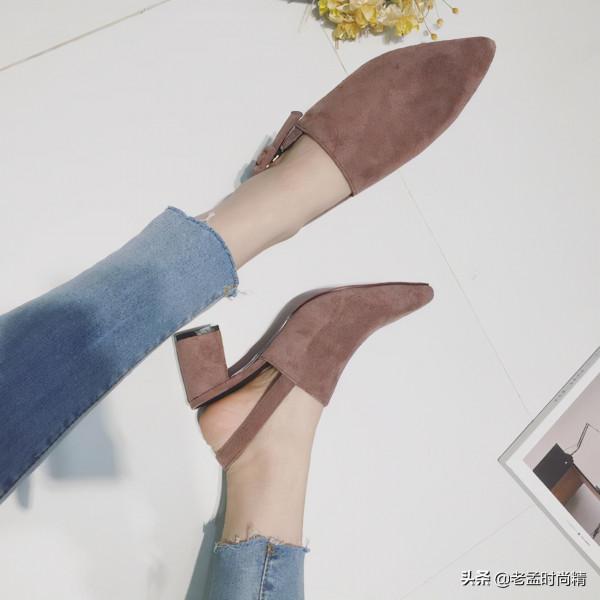 一字扣涼鞋，時髦而且有味道