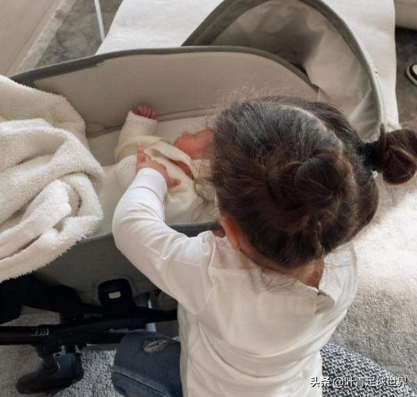 恭喜！巴薩第3隊長當爹：網戀修成正果，結婚3年，兒女雙全