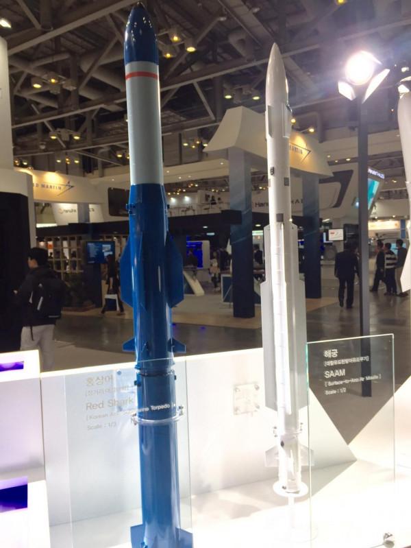 韓國建造第4艘萬噸驅逐艦，為容納殺手鐧武器，垂髮還少了40單元