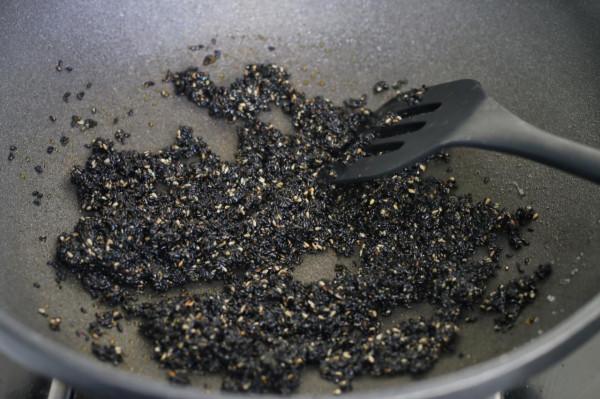 入冬後，我隔三差五就要做的小零食，香甜酥脆，老人孩子都愛吃