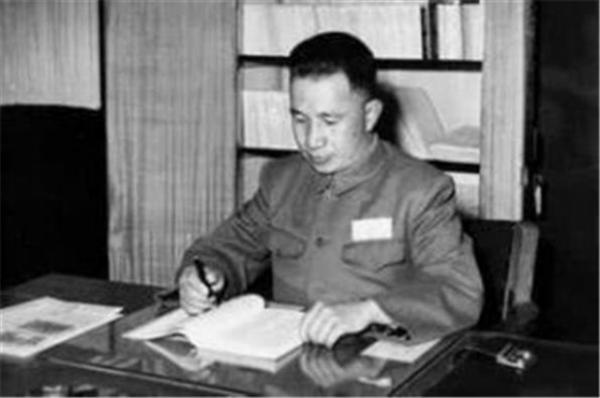 1955年授軍銜,十位大將都擔任什麼職務?職務最高的是誰? 1955年授軍銜,十位大將都擔任什麼職務?職務最高的是誰?