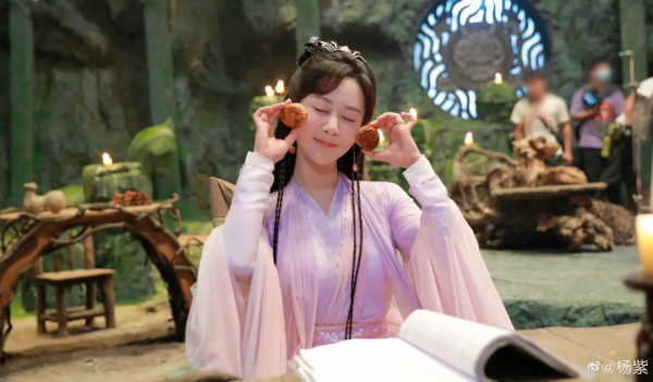 明星過中秋：肖戰楊紫曬出月餅合照，趙麗穎放國風大片送祝福