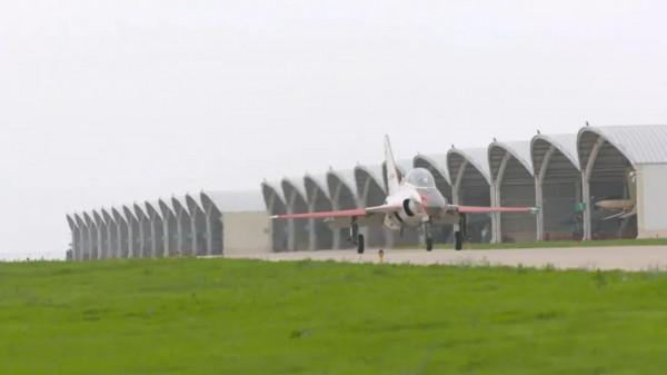 鳥撞飛機 鳥撞飛機