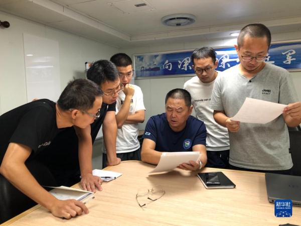 挺進萬米深藍，拓展深海科考——“奮鬥者”號“十四五”開局首潛航次取得新突破