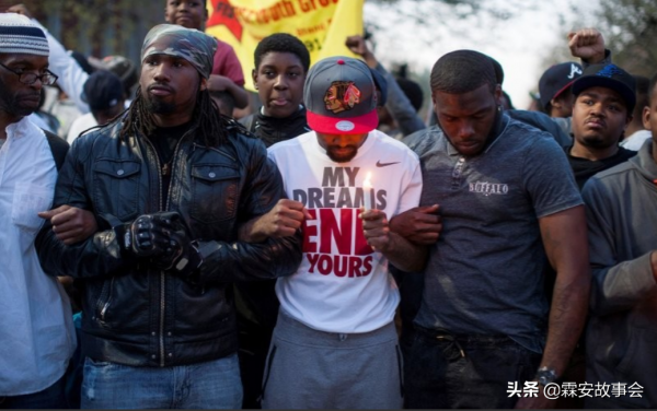 美國黑老大監獄稱王!13名獄警發生關係後生5子,美國司法怎麼了 美國黑老大監獄稱王!13名獄警發生關係後生5子,美國司法怎麼了