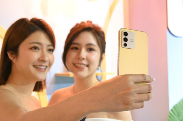 vivo劉海小旗艦登臺！自拍雙鏡頭達5000萬畫素