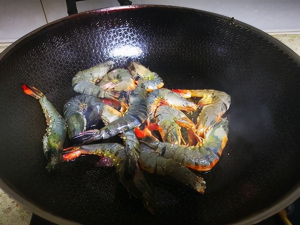 今日份分享——油燜大蝦的做法 今日份分享——油燜大蝦的做法