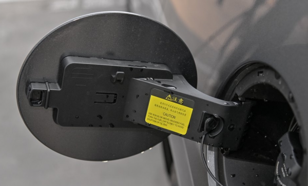 留給特斯拉的時間不多了，長安混動車型來襲，底盤讓人又愛又恨？